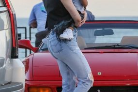 Кайли Дженнер носит винтажные джинсы Levi’s